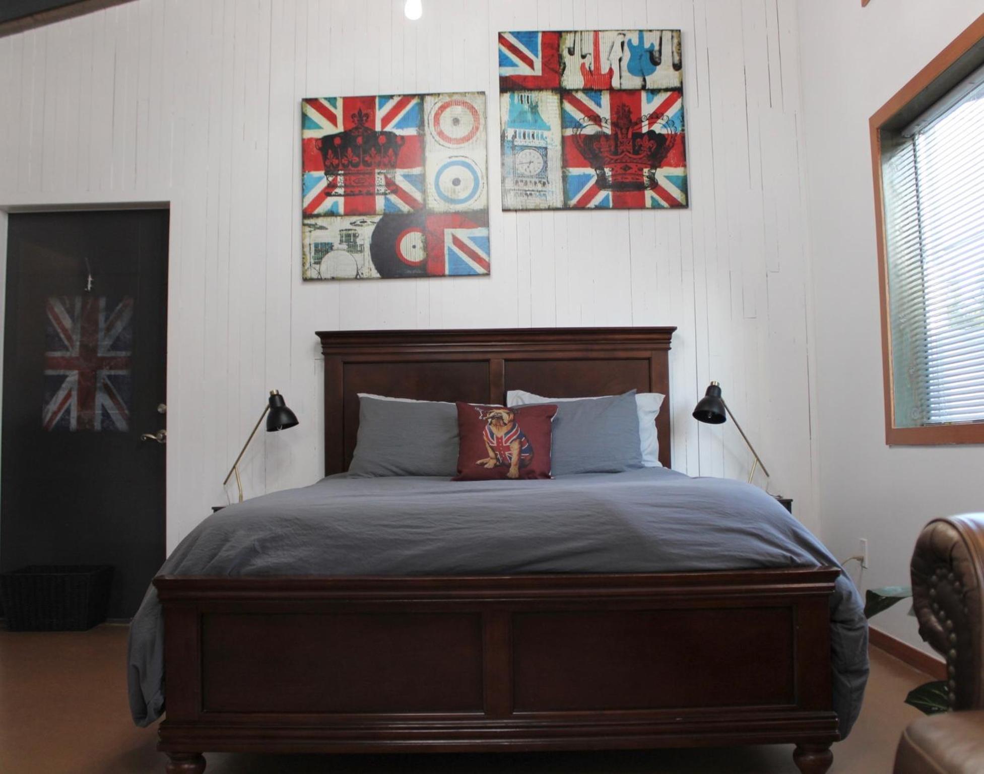 Private Bright Modern Studio! Queen Bed ! Виктория Экстерьер фото
