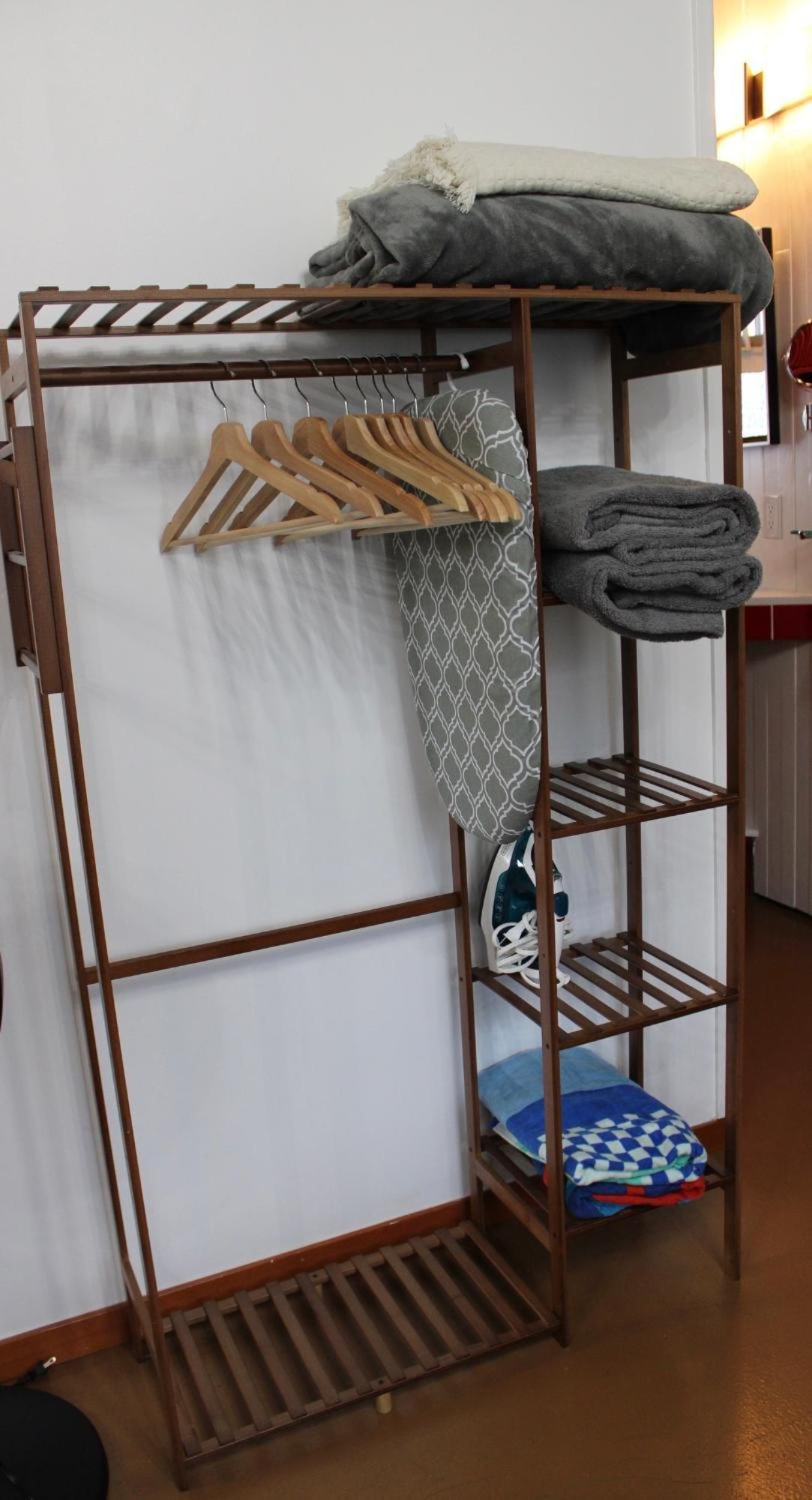 Private Bright Modern Studio! Queen Bed ! Виктория Экстерьер фото